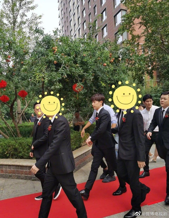 Lên hot &quot;search weibo&quot; vì làm phù rể lần thứ 4, Đặng Luân chính là chàng trai dùng cả thanh xuân đi đám cưới - Ảnh 2.