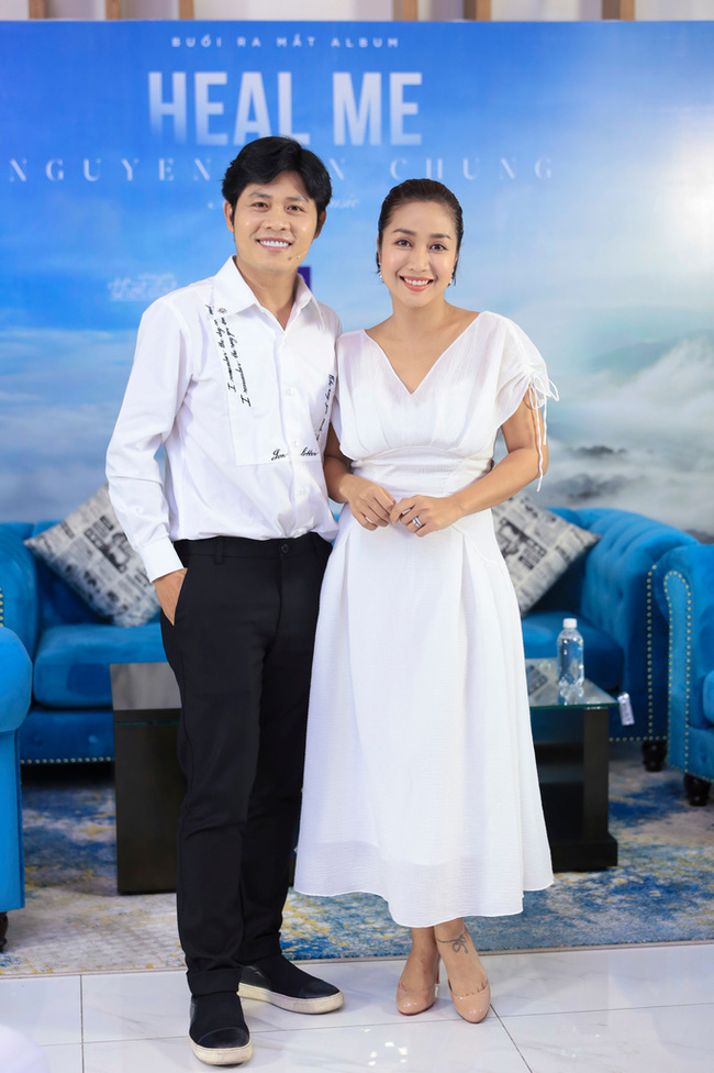 Ốc Thanh Vân diện váy trắng nhẹ nhàng, xuất hiện thân thiết bên Nguyễn Văn Chung - Ảnh 4.