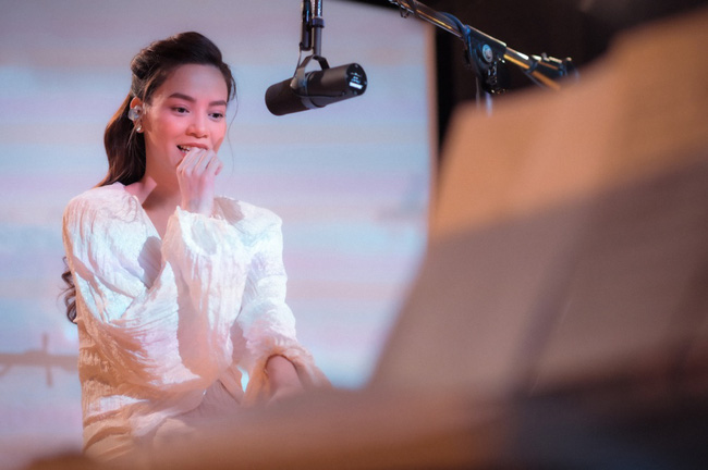 Hồ Ngọc Hà thổn thức với bản ballad lụi tim, ngẫu hứng hát tặng cô gái được đồng cảm nhiều nhất trên mạng xã hội - Âu Hà My - Ảnh 4.