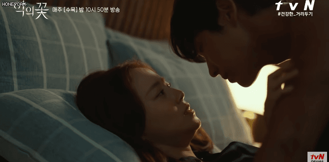 Lee Jun Ki và Moon Chae Won đóng cảnh nóng quá đạt khiến khán giả rơi vào tình huống dở khóc dở cười vì đang xem lúc có bố mẹ - Ảnh 6.