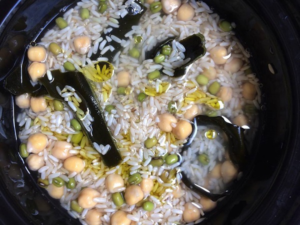 Cơm gạo lứt trộn thập cẩm: Món ăn biến tấu đủ chất, đẹp da, dễ nấu cho ngày chay - Ảnh 7.
