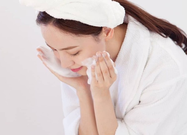 Dưỡng ẩm ngay từ bước làm sạch da theo cách của chuyên gia người Nhật: Chị em cần lưu ý những điều nên - không nên trong bước làm sạch da mỗi ngày - Ảnh 4.