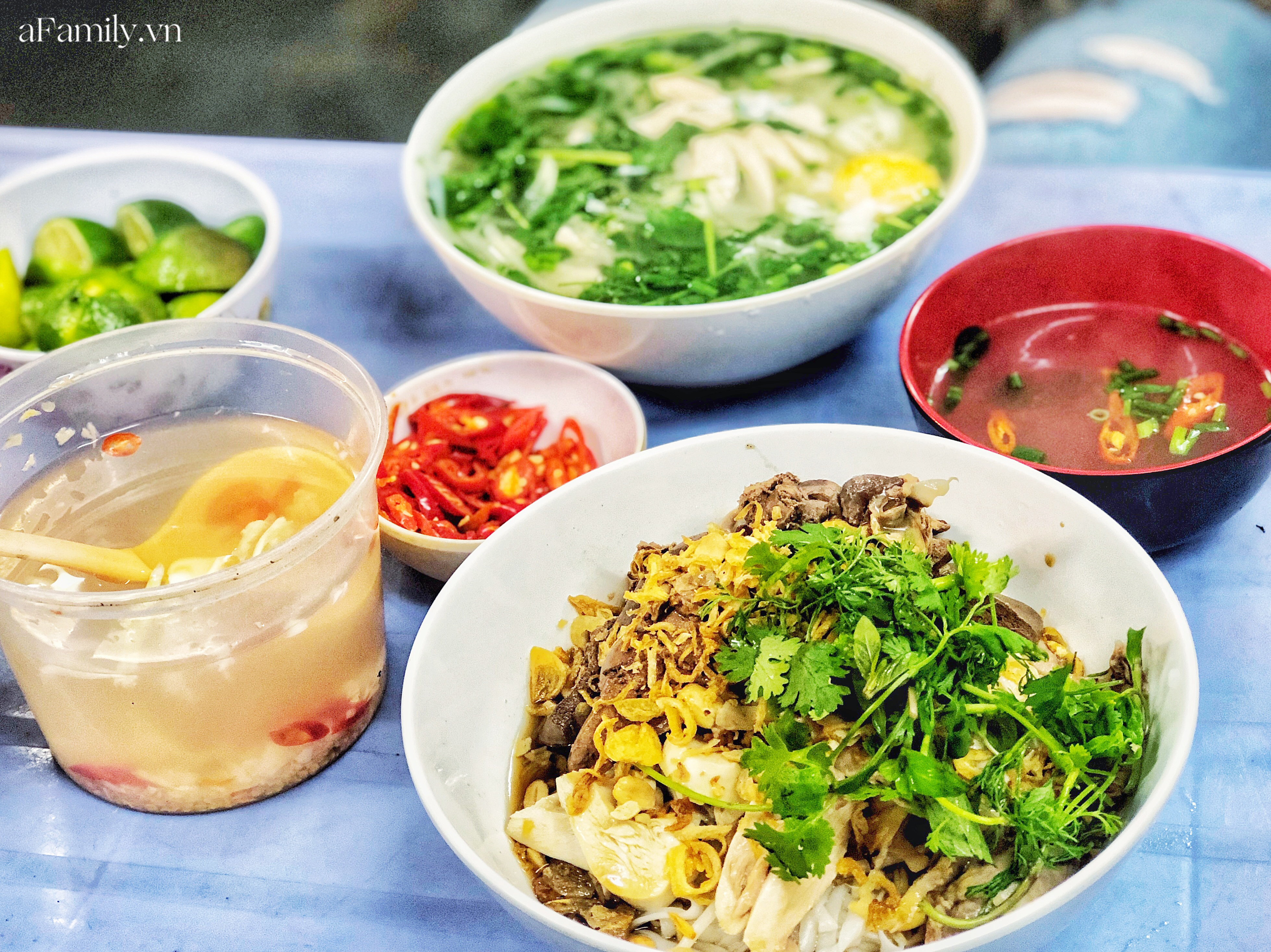 Món trộn - biến tấu ẩm thực thú vị của Hà Nội, càng nắng nóng, càng lắm người mê - Ảnh 3.
