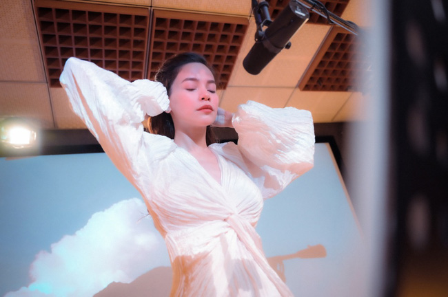Hồ Ngọc Hà thổn thức với bản ballad lụi tim, ngẫu hứng hát tặng cô gái được đồng cảm nhiều nhất trên mạng xã hội - Âu Hà My - Ảnh 5.