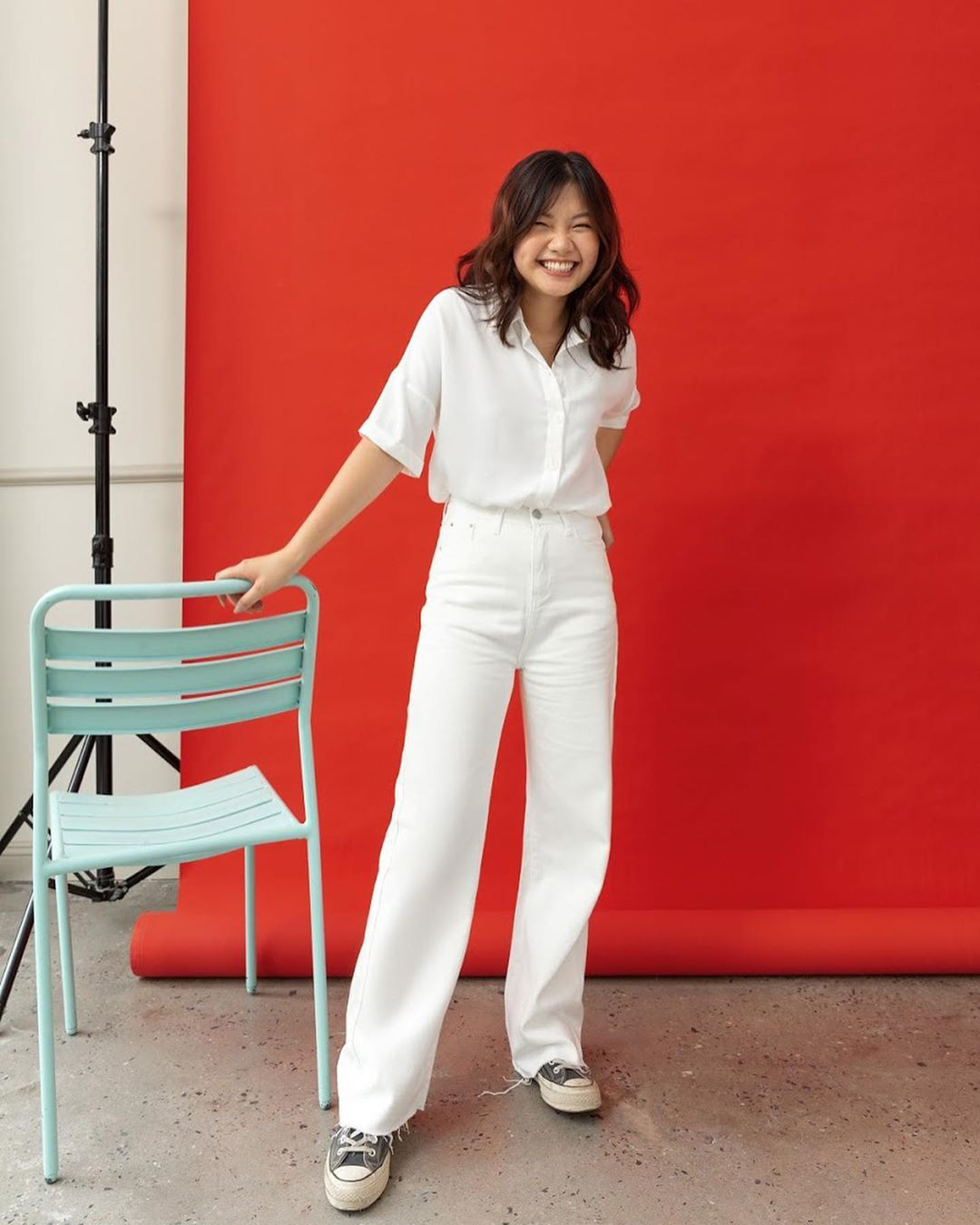 Cùng diện quần jeans: Mẹ bỉm sữa Triệu Lệ Dĩnh khoe style hack tuổi, Địch Lệ Nhiệt Ba hết mức cool ngầu - Ảnh 13.
