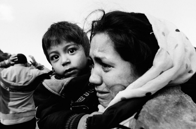 Những bức ảnh và câu chuyện gây ám ảnh người xem về cuộc di cư vượt biển: Bất chấp giá lạnh, hàng triệu người vẫn đi tìm cho mình nơi cư trú an toàn - Ảnh 8.