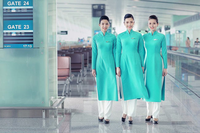 Trải qua 5 lần thay đổi đồng phục tiếp viên, Vietnam Airlines từng lọt Top 10 trang phục hàng không đẹp nhất thế giới và được nhận xét là ngày càng tinh tế, dịu dàng - Ảnh 6.
