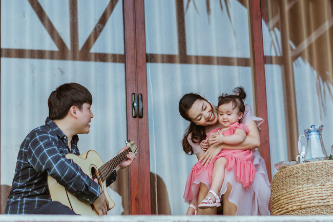 Nguyễn Ngọc Anh chính thức công khai bố của con gái nhỏ MiA trong MV mới - Ảnh 2.