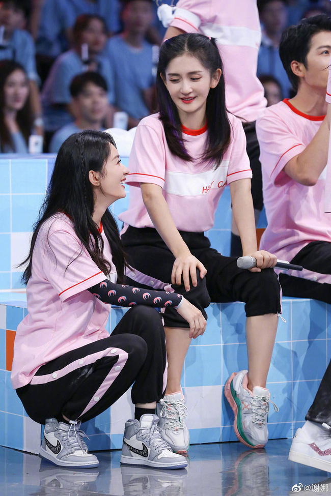 Triệu Lệ Dĩnh - Tạ Na diện đồ hồng xinh xắn, nhìn nhau ngọt ngào khiến netizen phát cuồng - Ảnh 7.