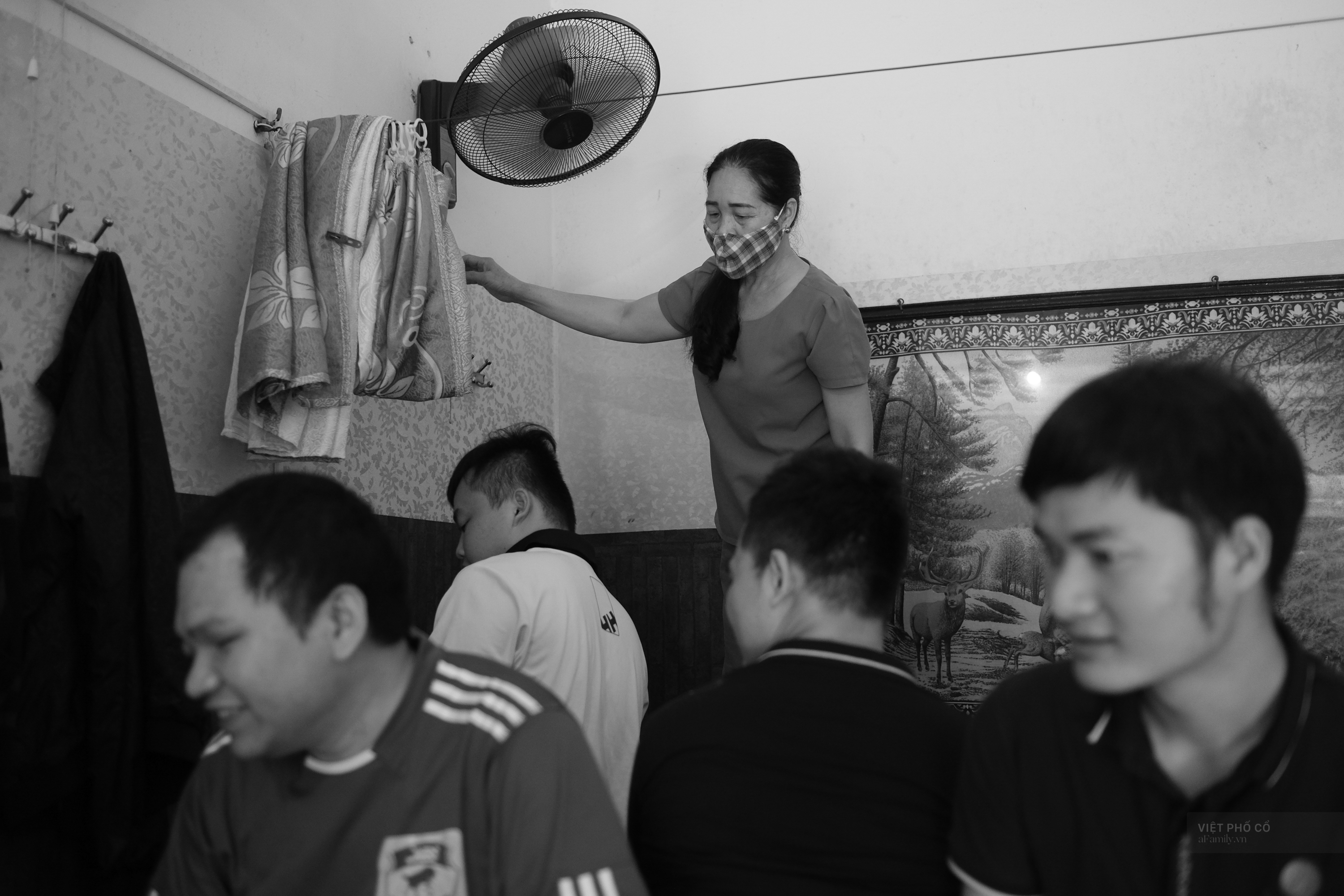 Chuyện của cô Lụa ô sin: Con cái phụng dưỡng đủ đầy vẫn đến Hà Nội để làm bàn tay và đôi mắt cho những người khiếm thị - Ảnh 13.