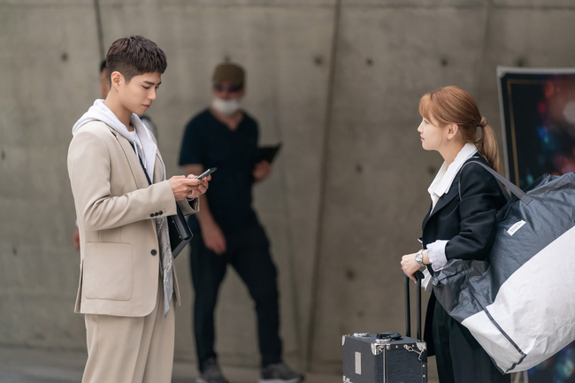 Phim Hàn tháng 9/2020: Chị đại Kim Ha Neul tái xuất, đối đầu với phim của Park Bo Gum lấy đề tài về showbiz - Ảnh 3.
