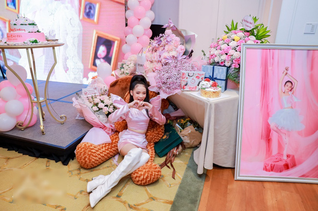 Siêu mẫu Võ Hoàng Yến cùng dàn sao Việt choáng ngợp với tiệc sinh nhật lộng lẫy của mẫu nhí 11 tuổi - Ảnh 4.