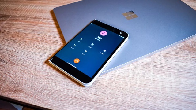 Chùm ảnh thực tế chiếc smartphone 2 màn hình Surface Duo của Microsoft - 10