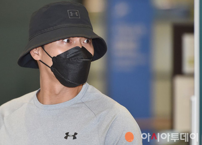 Chính thức trở về Hàn Quốc sau 2 tháng ở nước ngoài, Hyun Bin gây ấn tượng mạnh bởi vẻ ngoài đen bóng và cơ bắp cuồn cuộn - Ảnh 6.