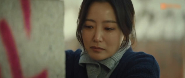 &quot;Mỹ nhân đẹp nhất xứ Hàn&quot; Kim Hee Sun tái xuất khiến khán giả rơi nước mắt với màn làm mẹ đơn thân, thà chết chứ không bỏ con - Ảnh 4.