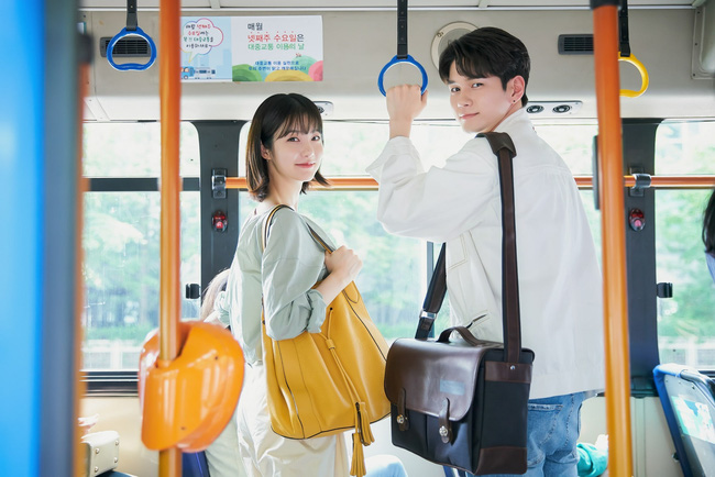 Phim Hàn tháng 9/2020: Chị đại Kim Ha Neul tái xuất, đối đầu với phim của Park Bo Gum lấy đề tài về showbiz - Ảnh 12.