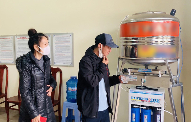 Không còn sang chảnh, vợ chồng Lý Hải - Minh Hà lên Tây Nguyện tặng máy lọc nước cho dân nghèo - Ảnh 8.