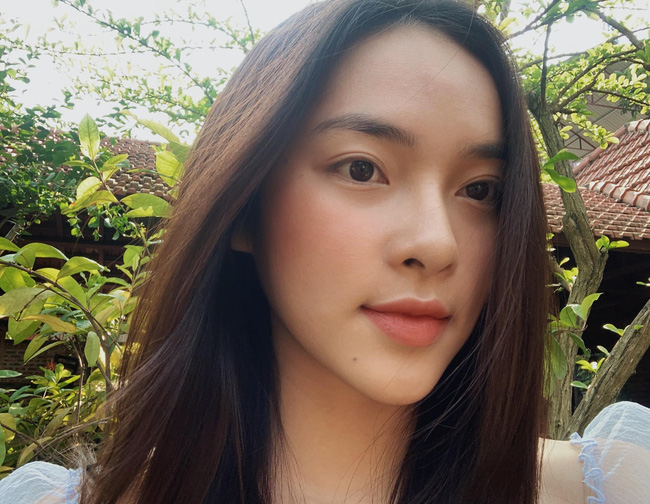 Soi nhan sắc đời thường của dàn thí sinh Hoa hậu Việt Nam 2020: Hầu như ai cũng có sự khác biệt với ảnh dự thi, thậm chí còn lộ gương mặt già hơn tuổi - Ảnh 4.
