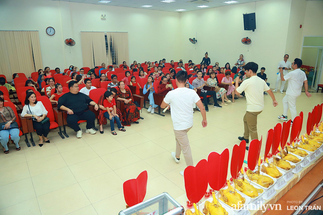 Khánh Thi - Phan Hiển tất bật tổ chức lễ cúng Tổ nghiệp ngành sân khấu - Ảnh 6.