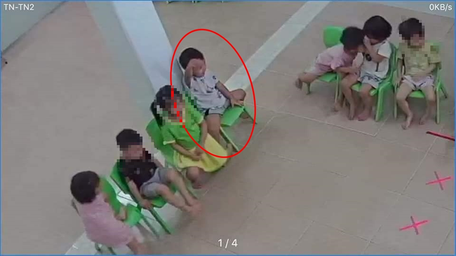 Xôn xao clip ghi lại hình ảnh được cho là bé trai mất tích ở Bắc Ninh bị người phụ nữ lạ mặt dụ dỗ đưa ra khỏi công viên - Ảnh 3.