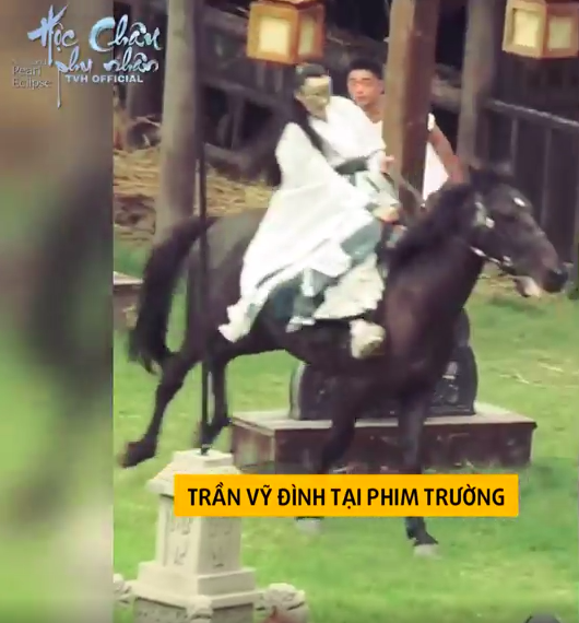 Dương Mịch làm phi tần xinh đẹp, Trần Vỹ Đình không dùng thế thân tự cưỡi ngựa trên trường quay - Ảnh 7.