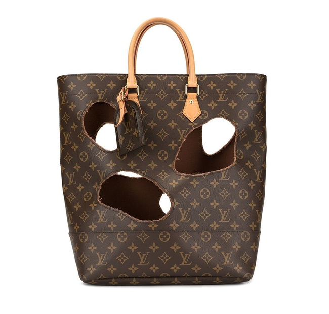 Ngọc Trinh rất nên sắm túi Louis Vuitton thủng lỗ chỗ vì “sành điệu hàng hiệu” và giá chỉ bằng vài trăm hộp bánh Trung thu hạng sang - Ảnh 3.