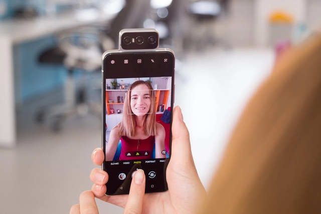 Asus trình làng bộ đôi smartphone ZenFone 7 với thiết kế camera lật - 3