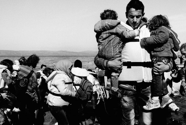 Những bức ảnh và câu chuyện gây ám ảnh người xem về cuộc di cư vượt biển: Bất chấp giá lạnh, hàng triệu người vẫn đi tìm cho mình nơi cư trú an toàn - Ảnh 11.