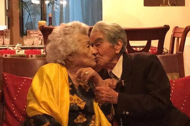 Cặp vợ chồng cao tuổi nhất thế giới chia sẻ bí quyết hạnh phúc - 1