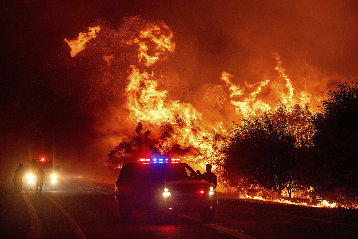 Cháy rừng cực đoan, thất thường chưa từng có ở California - Ảnh 2.