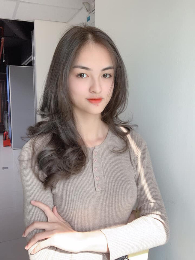 Soi nhan sắc đời thường của dàn thí sinh Hoa hậu Việt Nam 2020: Hầu như ai cũng có sự khác biệt với ảnh dự thi, thậm chí còn lộ gương mặt già hơn tuổi - Ảnh 9.