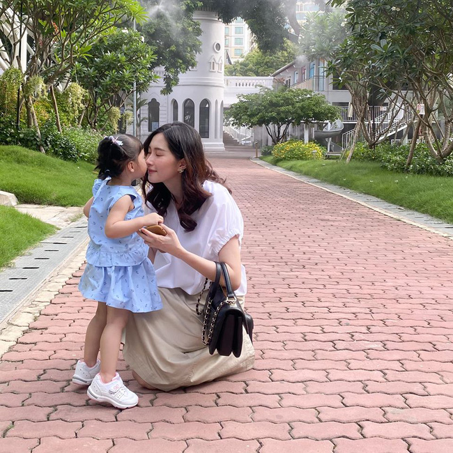 Mới hơn 2 tuổi nhưng con gái Đặng Thu Thảo đã khiến mẹ &quot;rụng tim&quot; vì một câu nói - Ảnh 3.
