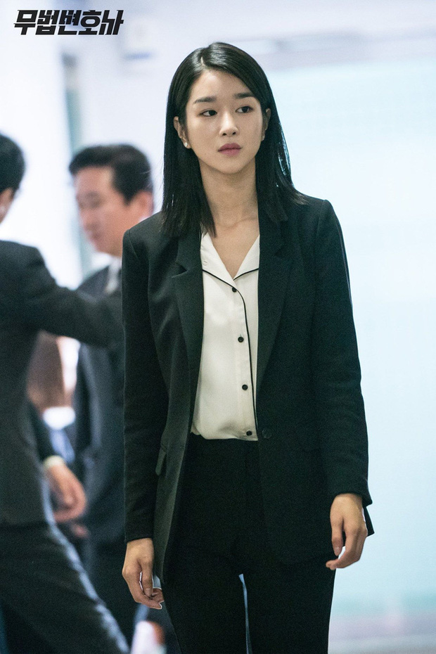 Chân dài nổi tiếng nhưng Seo Ye Ji cũng từng dìm dáng thảm hại vì chọn nhầm bộ suit khiến chân ngắn một mẩu - Ảnh 7.