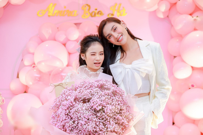 Siêu mẫu Võ Hoàng Yến cùng dàn sao Việt choáng ngợp với tiệc sinh nhật lộng lẫy của mẫu nhí 11 tuổi - Ảnh 2.