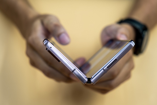 Mở hộp Galaxy Z Fold 2 giá 50 triệu đồng: hoàn thiện vẻ khác biệt - 12