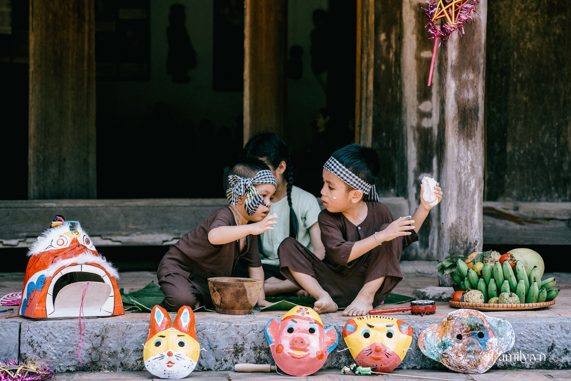 Trung thu cũ xưa ngay giữa lòng Hà Nội, nơi các em nhỏ được tận hưởng niềm vui còn bố mẹ thì được trở lại tuổi thơ chỉ với 40.000 đồng - Ảnh 5.