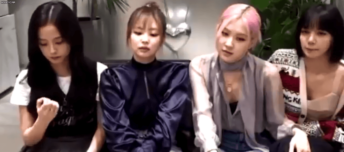 Tranh cãi chuyện Jisoo - Lisa (BLACKPINK) ngồi buồn thiu, còn Jennie - Rosé tranh nhau nói khi tham gia show khiến fan bất mãn - Ảnh 4.