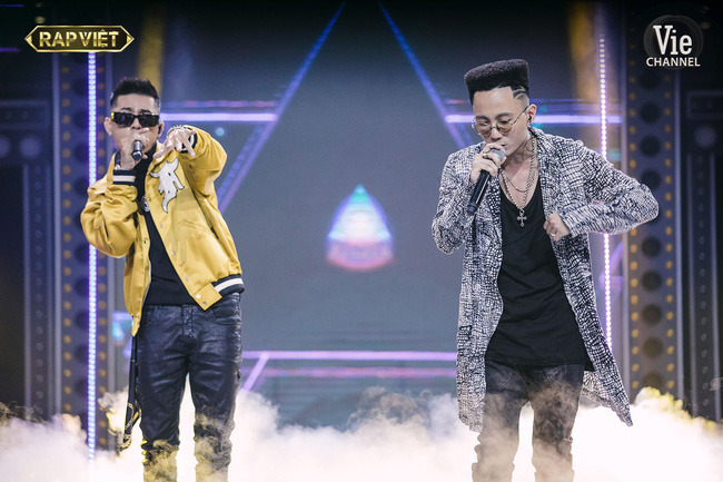 [TRỰC TIẾP] Rap Việt: Karik – G.Ducky – Ricky Star tạo một cuộc “địa chấn” trên sân khấu Chung kết - Ảnh 3.