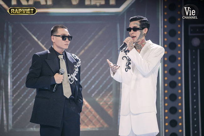 [TRỰC TIẾP] Rap Việt: Karik – G.Ducky – Ricky Star tạo một cuộc “địa chấn” trên sân khấu Chung kết - Ảnh 6.